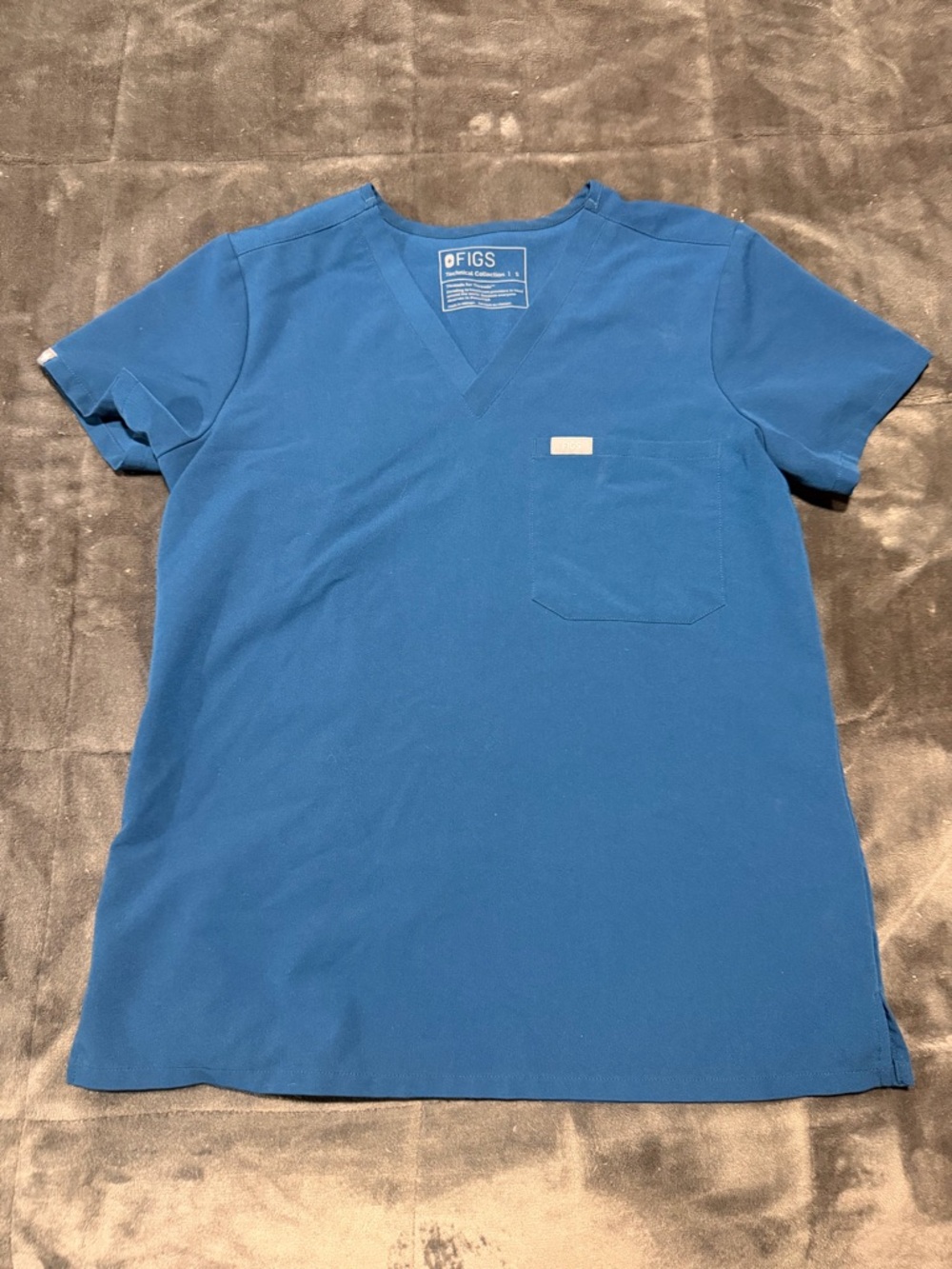 FIGS Women’s S V-Neck Scrub Shirt, Deep Reef Color